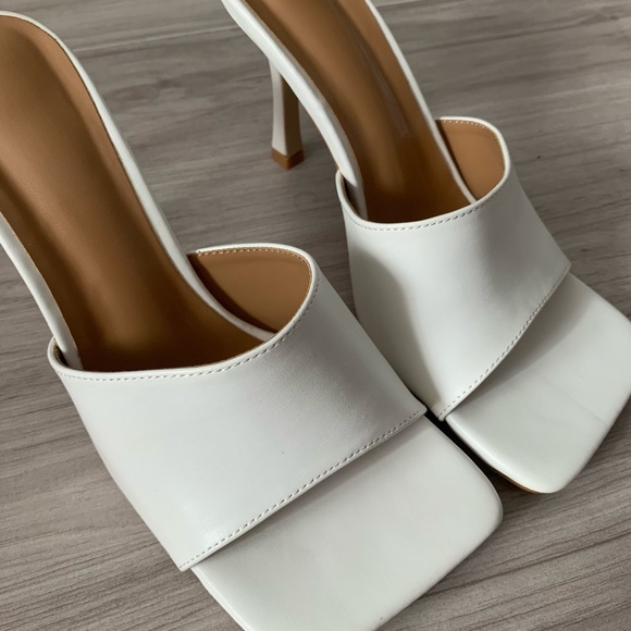 New - Picture 1 of 4